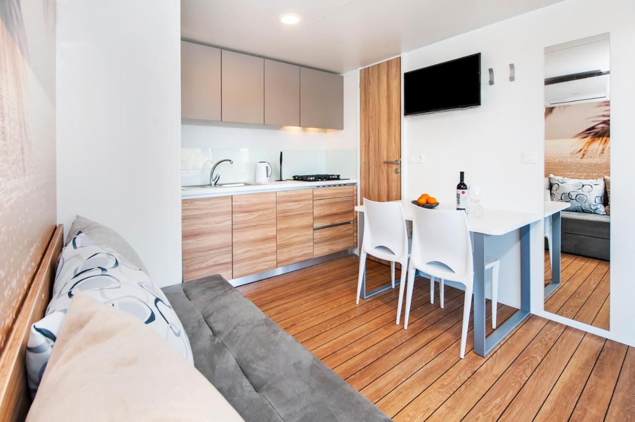 Pineta Mobile Home In Porton Biondi Camp โรวีน ภายนอก รูปภาพ