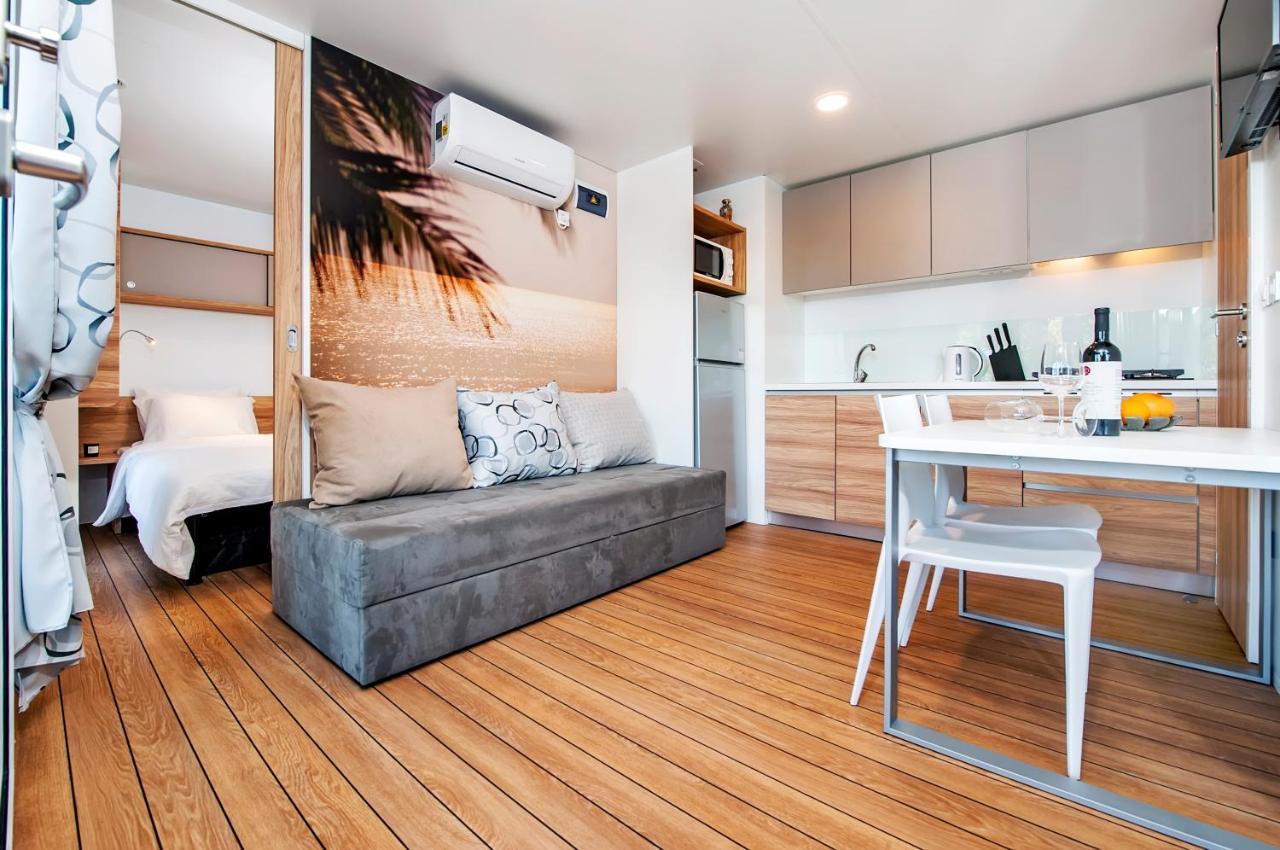 Pineta Mobile Home In Porton Biondi Camp โรวีน ภายนอก รูปภาพ